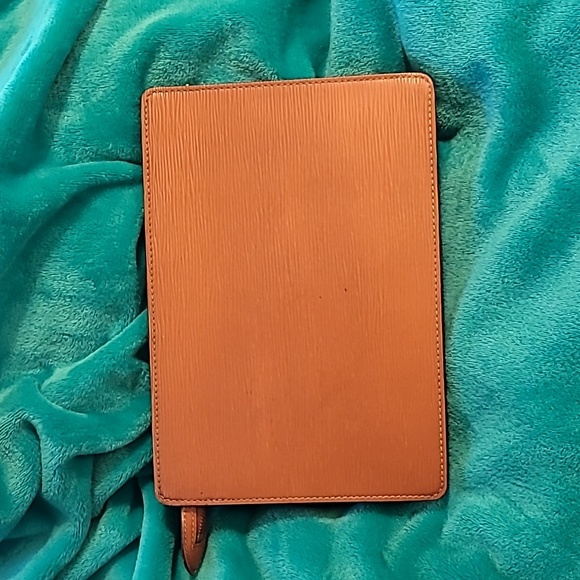 Louis vuitton brown epi leather pouch - Picture 3 of 8